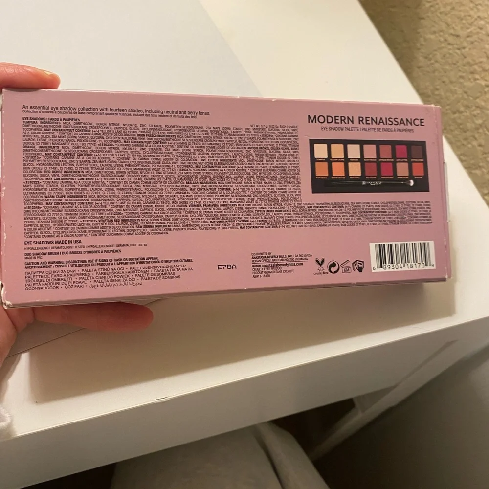Anastasia Beverly Hills Modern Renaissance in Pink Case